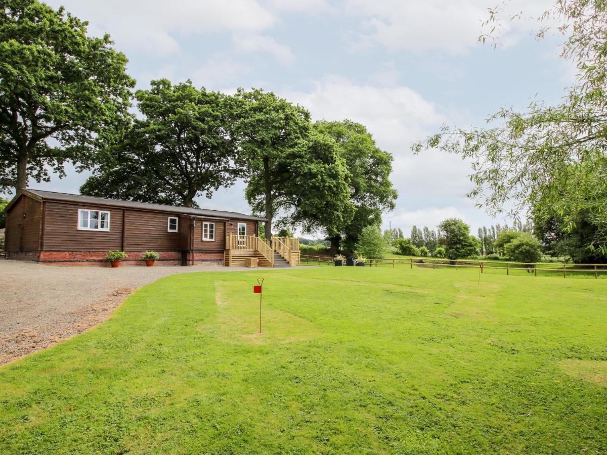 The Log Cabin Tenbury Bagian luar foto