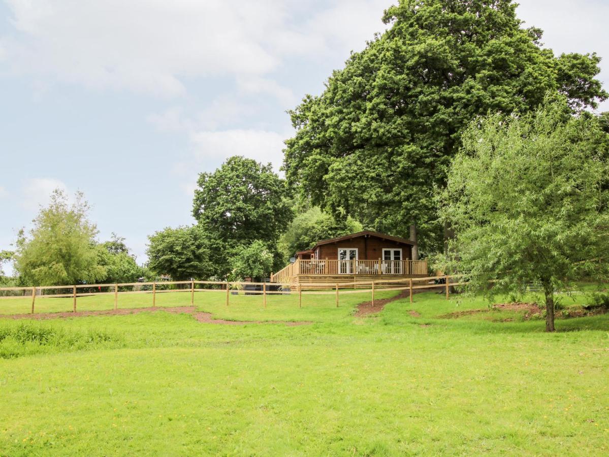 The Log Cabin Tenbury Bagian luar foto