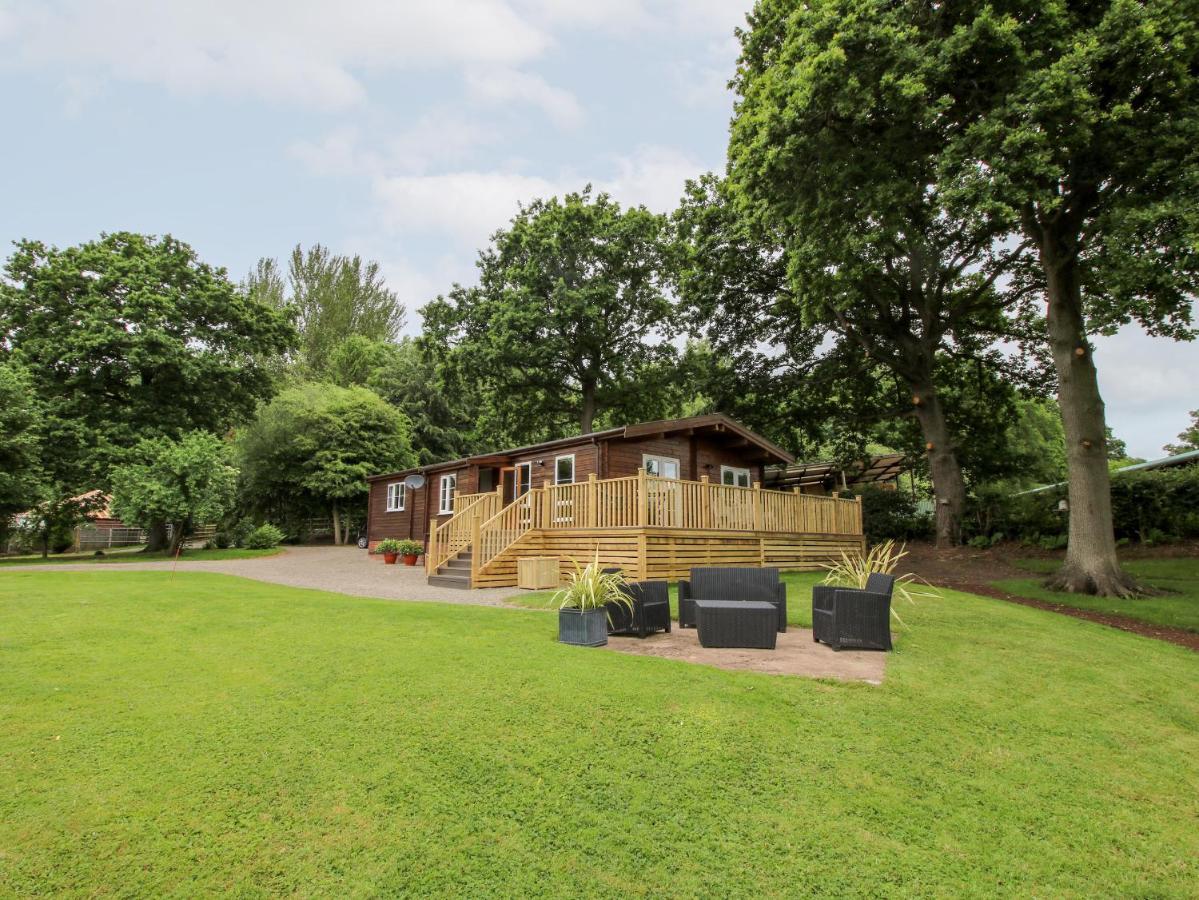 The Log Cabin Tenbury Bagian luar foto