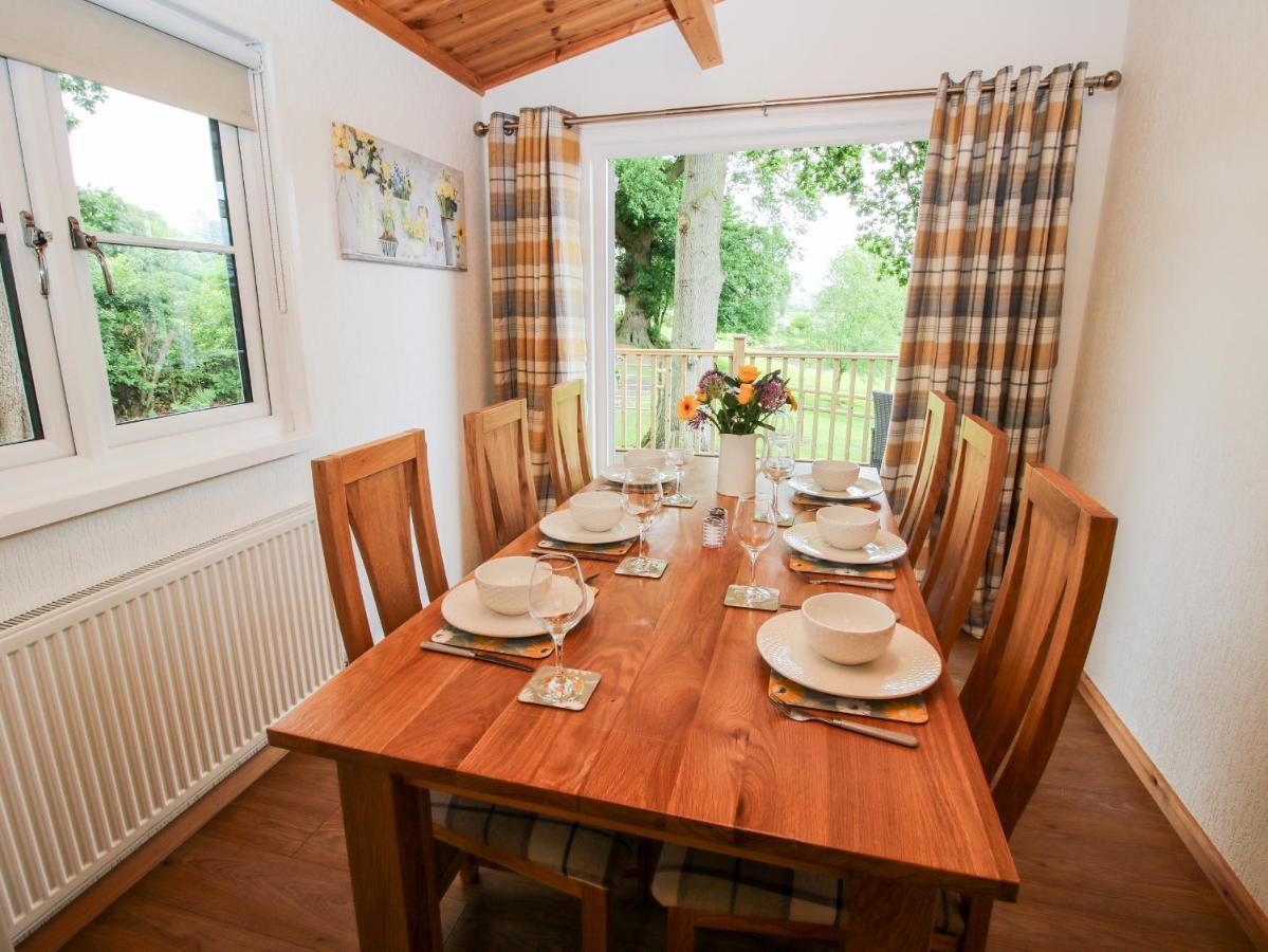 The Log Cabin Tenbury Bagian luar foto