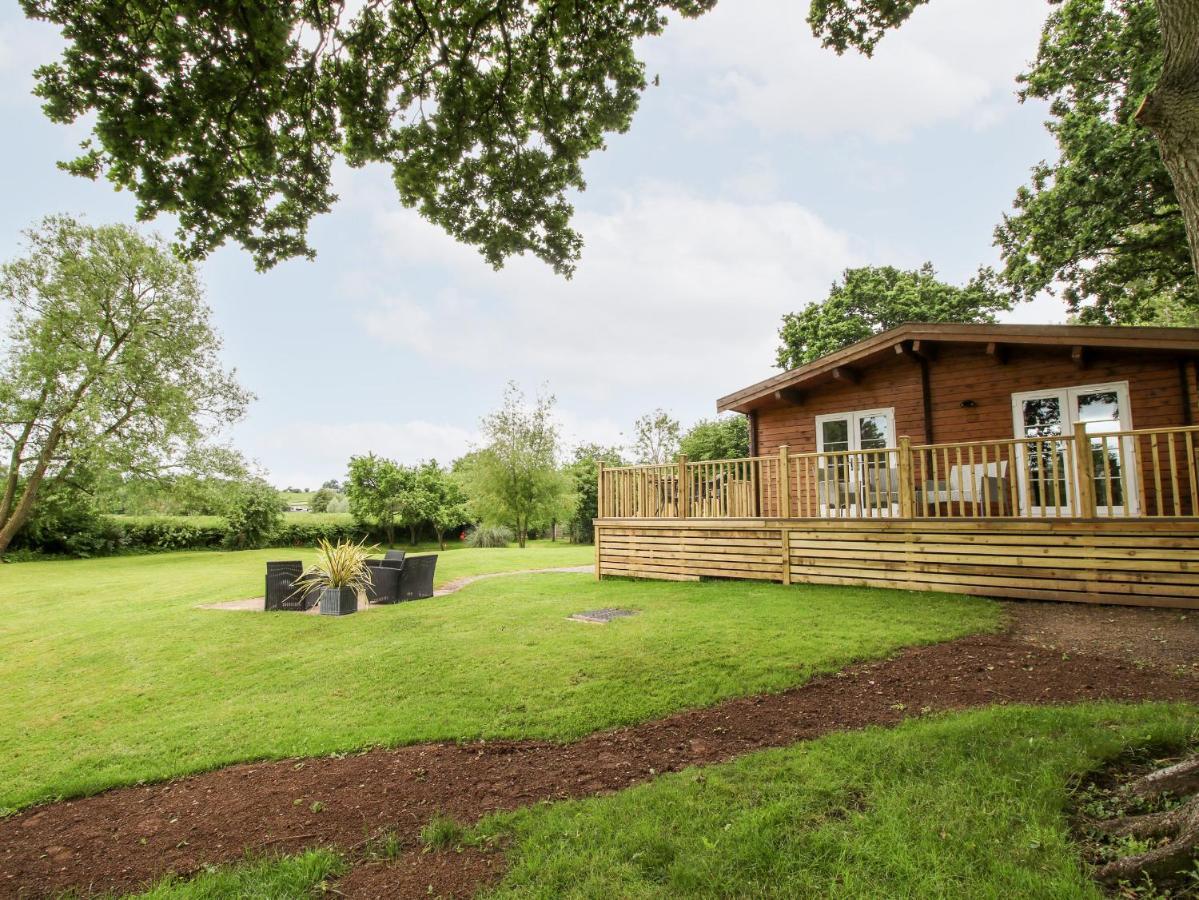 The Log Cabin Tenbury Bagian luar foto