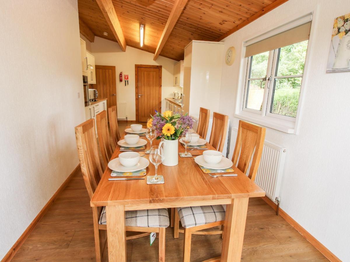 The Log Cabin Tenbury Bagian luar foto